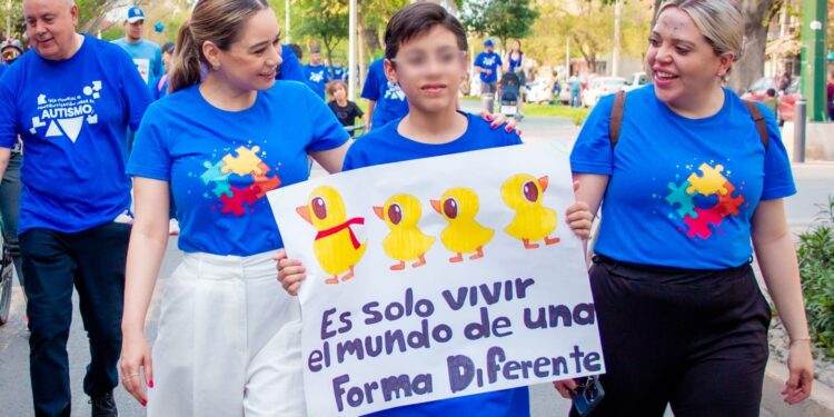Camina Lucy con sociedad para crear conciencia sobre el autismo