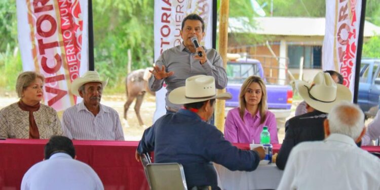 Trabaja municipio con Américo en el progreso del área rural