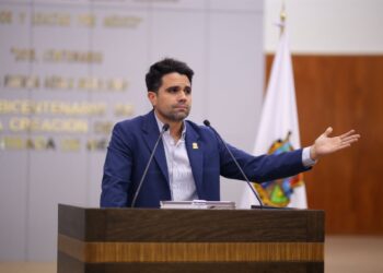 «Me han querido comprar el voto», acusa diputado del PAN.