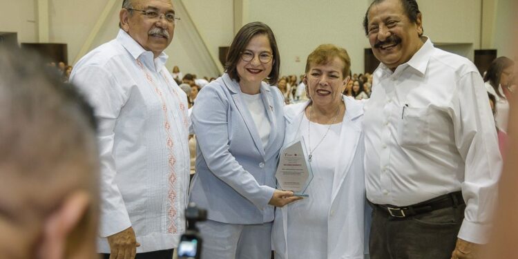 Celebra y reconoce Gobierno de Tamaulipas a educadoras