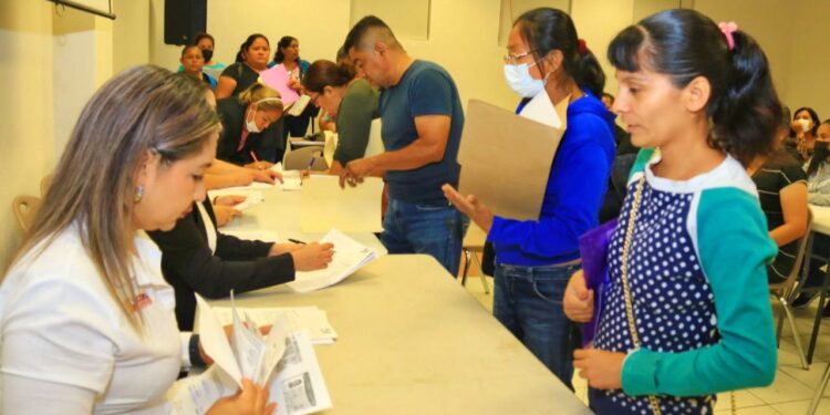 Supervisa alcalde y presidente del DIF atención a familias