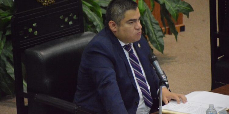 Quitarán privilegio de escoltas a exfuncionarios