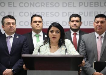 Acusan a fiscal anticorrupción de proteger a Cabeza de Vaca