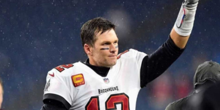 Tom Brady quiere ser accionista de los Raiders