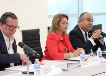 Auditor sigue escondiendo cuentas públicas de Cabeza de Vaca; diputados amagan con enjuiciarlo