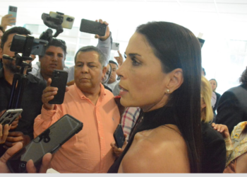Tras protagonizar escándalo en curules, diputada oculta prueba de firma falsificada