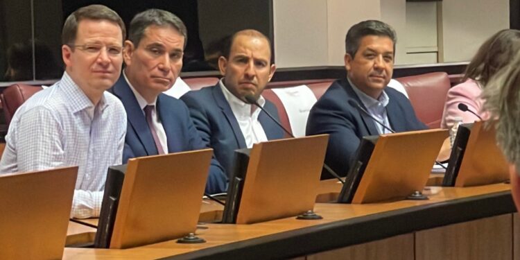 Se reúnen en Houston Cabeza de Vaca y Anaya.
