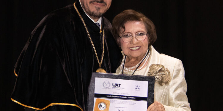 Preside rector de la UAT homenaje al personal académico