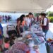 Vacunan y apoyan a la ciudadanía con donación de ropa y alimentos no perecederos