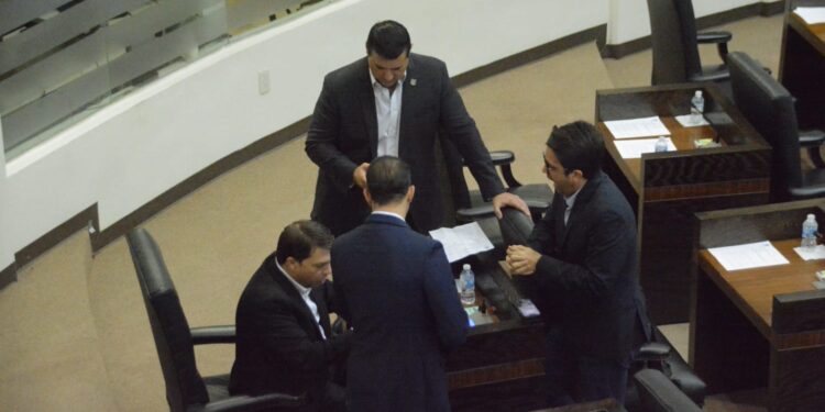 Panistas se quedaron «con la carabina al hombro»