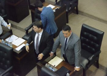 Diputados ahora se enfrentan por defensa de la SCJN