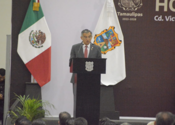 «El que no cumpla se va», advierte Américo a sus secretarios.