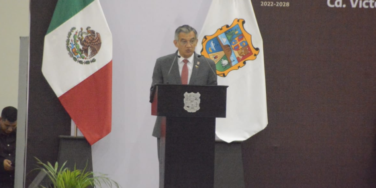 «El que no cumpla se va», advierte Américo a sus secretarios.