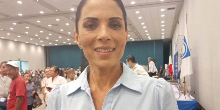 «No he renunciado al PAN», insiste la diputada Nora Gómez.