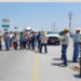 Agricultores bloquean otra vez la carretera
