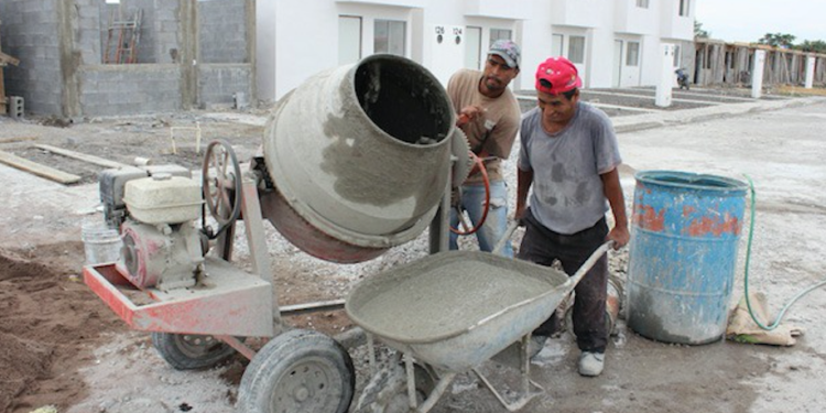 Agobia desempleo a 3 mil albañiles en Tamaulipas