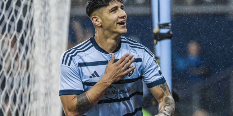 Alan Pulido cerca de regresar a la Liga MX con Cruz Azul en el Apertura 2023