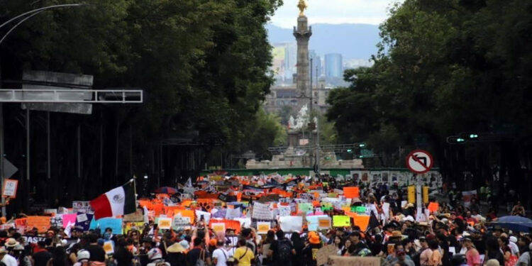 Activistas marchan exigiendo derechos para los animales