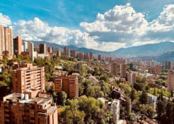 El fortalecimiento del peso mexicano abre oportunidades para adquirir viviendas en Colombia