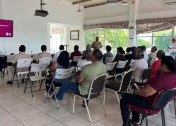 Autoridades realizan plática de concientización al sector pesquero