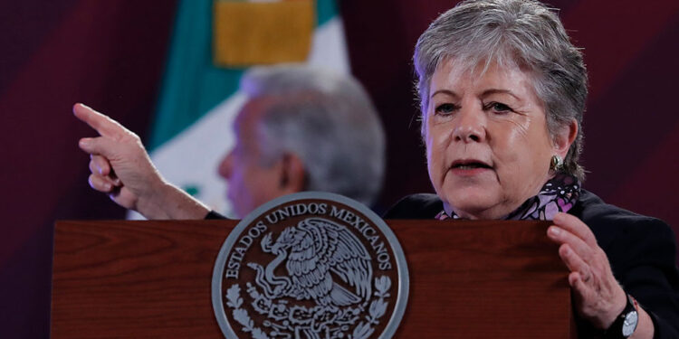 México acusa a Texas de violar tratados y derechos humanos