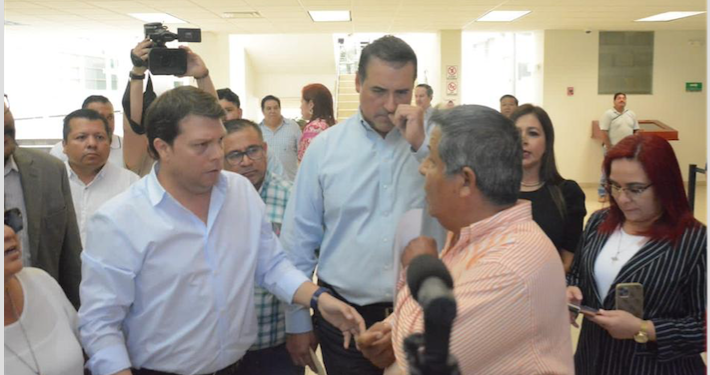 Diputada panista golpea a periodista