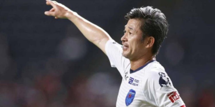 Jugador eterno; le renuevan contrato a los 56 años.