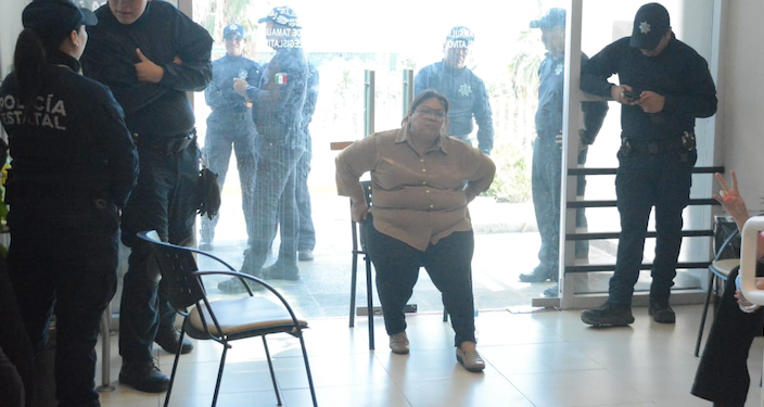 Denuncian penalmente a 14 diputados del PAN.