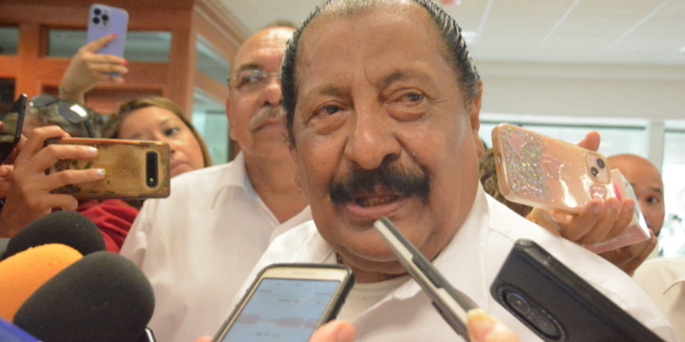 Exige Arnulfo espacios de poder para los profes