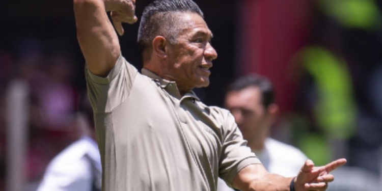 Nacho Ambriz deja de lado polémica arbitral tras derrota ante Juárez.