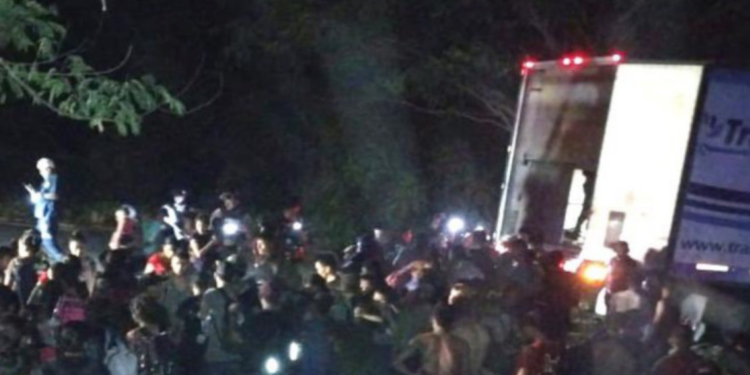 Traficantes medican a migrantes para que soporten encierro