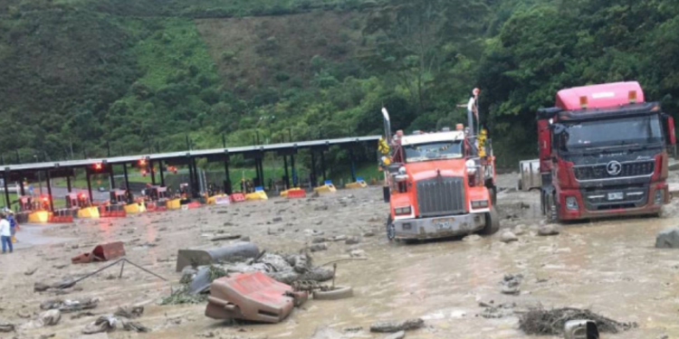 Alud de lodo mata a ocho en Colombia; hay 20 desaparecidos