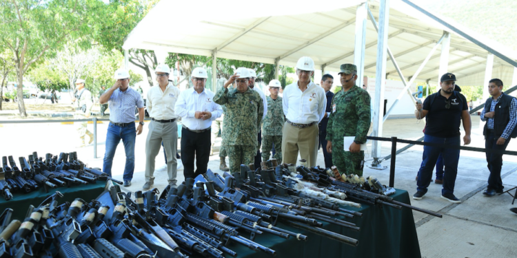 Las armas deben servir para proteger a la población: Américo Villarreal.