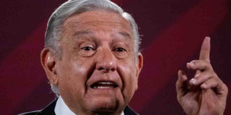 «INE, me doy por notificado», precisa López Obrador sobre Xóchitl Gálvez