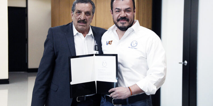Nombran a Marco Batarse, secretario de administración de la UAT