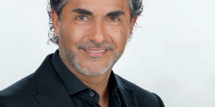 ¿Adiós a ‘Hoy’? Raúl Araiza aclara su ausencia con fotos desde la playa