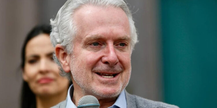 Creel Insta a Fox a Rectificar Comentarios sobre Programas Sociales