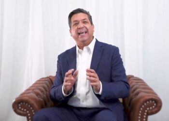 Va Cabeza de Vaca por las 150 mil firmas