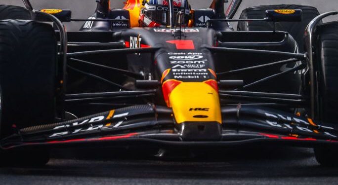 Verstappen Gana la Sprint Race, ‘Checo’ Pérez se Retira por Problemas Técnicos