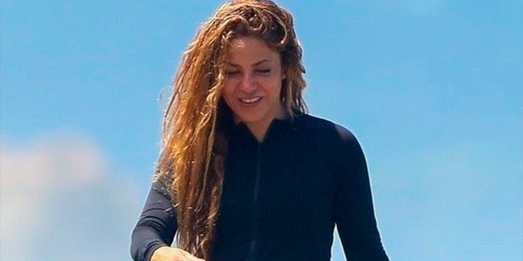 Shakira sufre accidente practicando surf en Costa Rica
