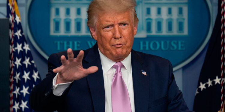 Trump se burla de los ‘ridículos’ cargos en su contra en un mitin en Pensilvania