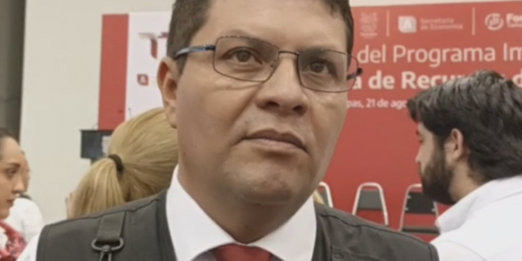 Siervo de la Nación «cobraba» pensión de adulto mayor; lo cesan.