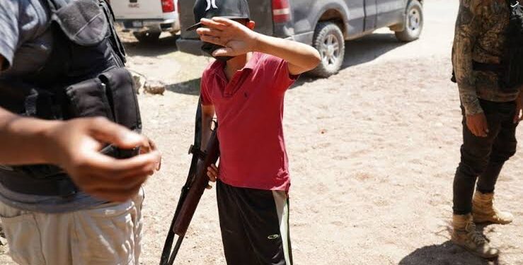 Castigarían hasta con 30 años de cárcel a reclutadores de menores para la delincuencia.