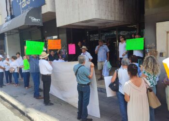 Jubilados del ISSSTE denuncian robo dé medicamentos