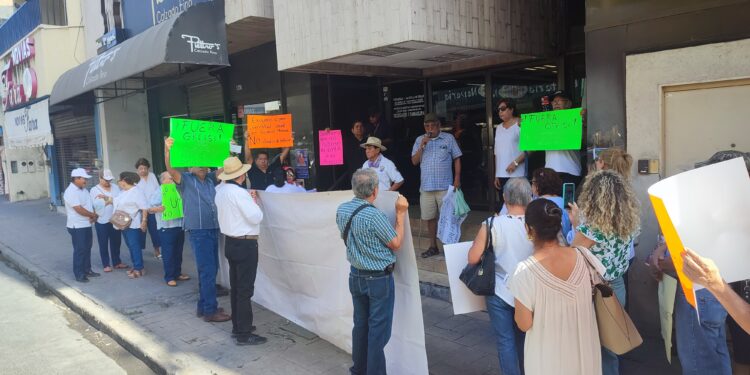 Jubilados del ISSSTE denuncian robo dé medicamentos