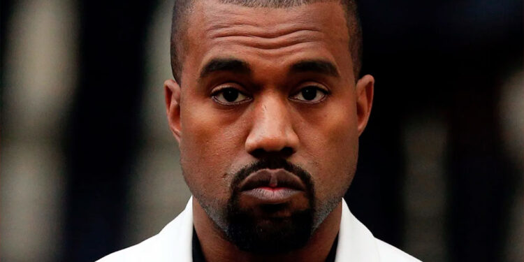 Kanye West Vuelve a los Escenarios Después de Controversia