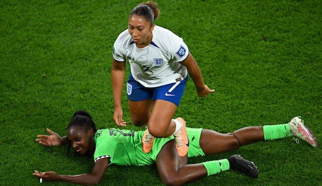 FIFA sanciona a Lauren James con dos partidos por pisotón