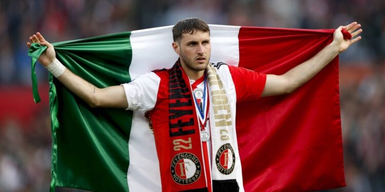 Santiago Giménez Renueva Contrato con Feyenoord hasta 2027