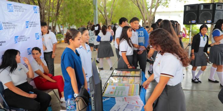 Llegan beneficios de brigada joven a estudiantes de Cobats