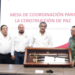 Militares entregan a gobernador espada de mando de general